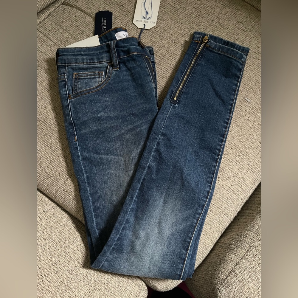 ✨NWT✨ High rise skinny CELLO Jeans with zipper ends